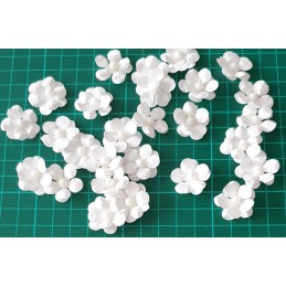 Kwiat biały 2cm